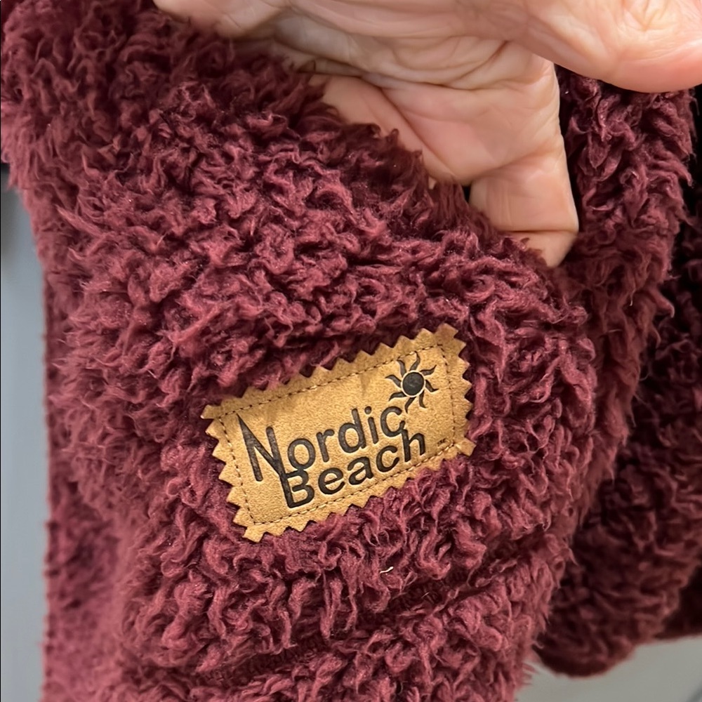 Nordic Beach Burgundy Teddy Jacket with Plush Texture and Oversized Fit - Picture 6 of 8